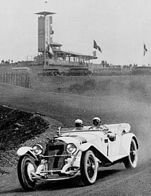 GP von Deutschland für Sportwagen auf dem Nürburgring, 17. Juli 1927. Christian Werner (Startnummer 7) mit einem Mercedes-Benz Typ S. Werner fährt die schnellste Runde und belegt im Ergebnis den zweiten Platz in der Klasse der Sportwagen über 3-Liter.